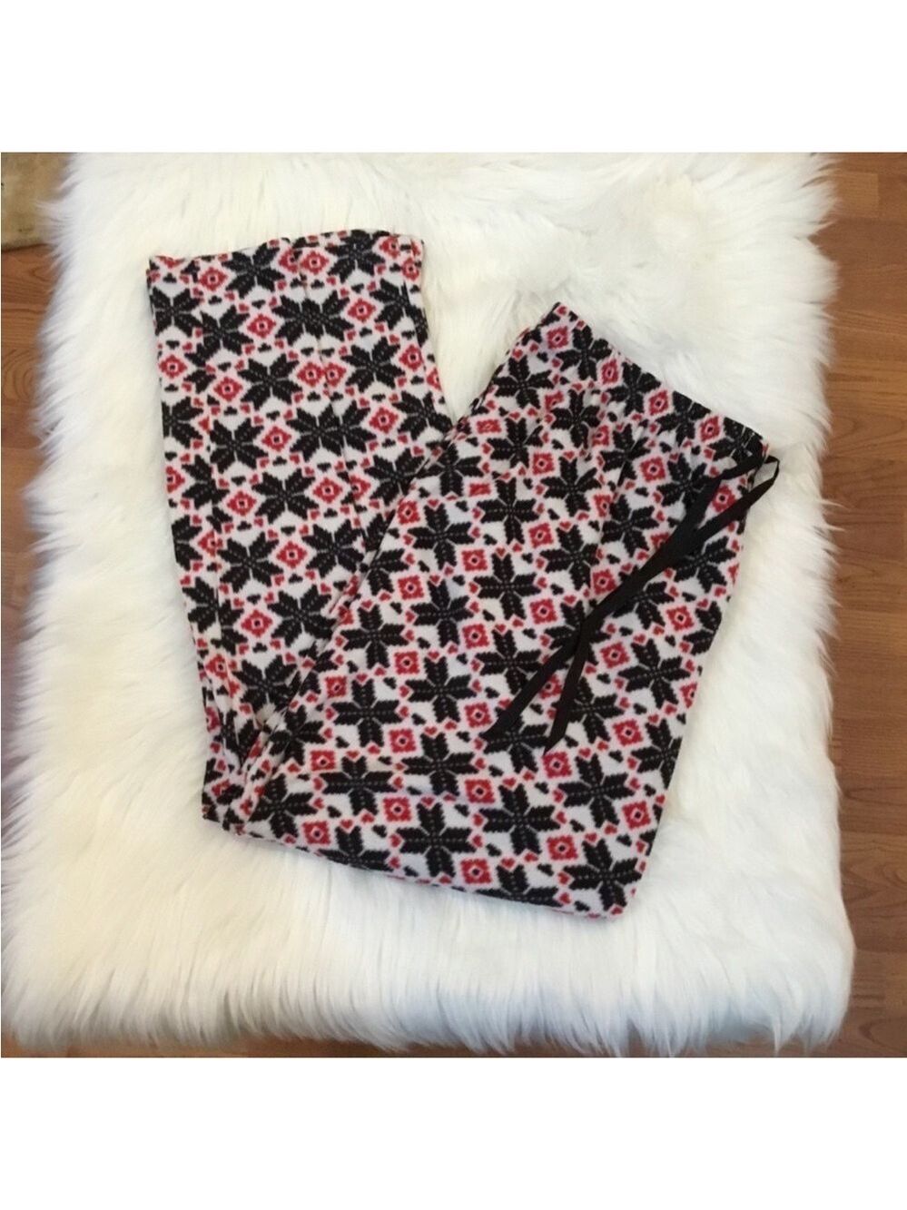 Croft & Barrow winter loungewear Woman’s size Large black white red